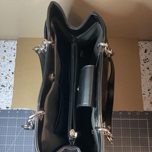 Adrienne Vittadini Black Handbag - Picture 3 of 3